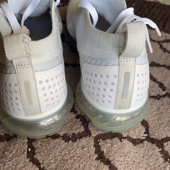 Nike VaporMax Triple White 2.0 size 9 - Picture 3 of 7